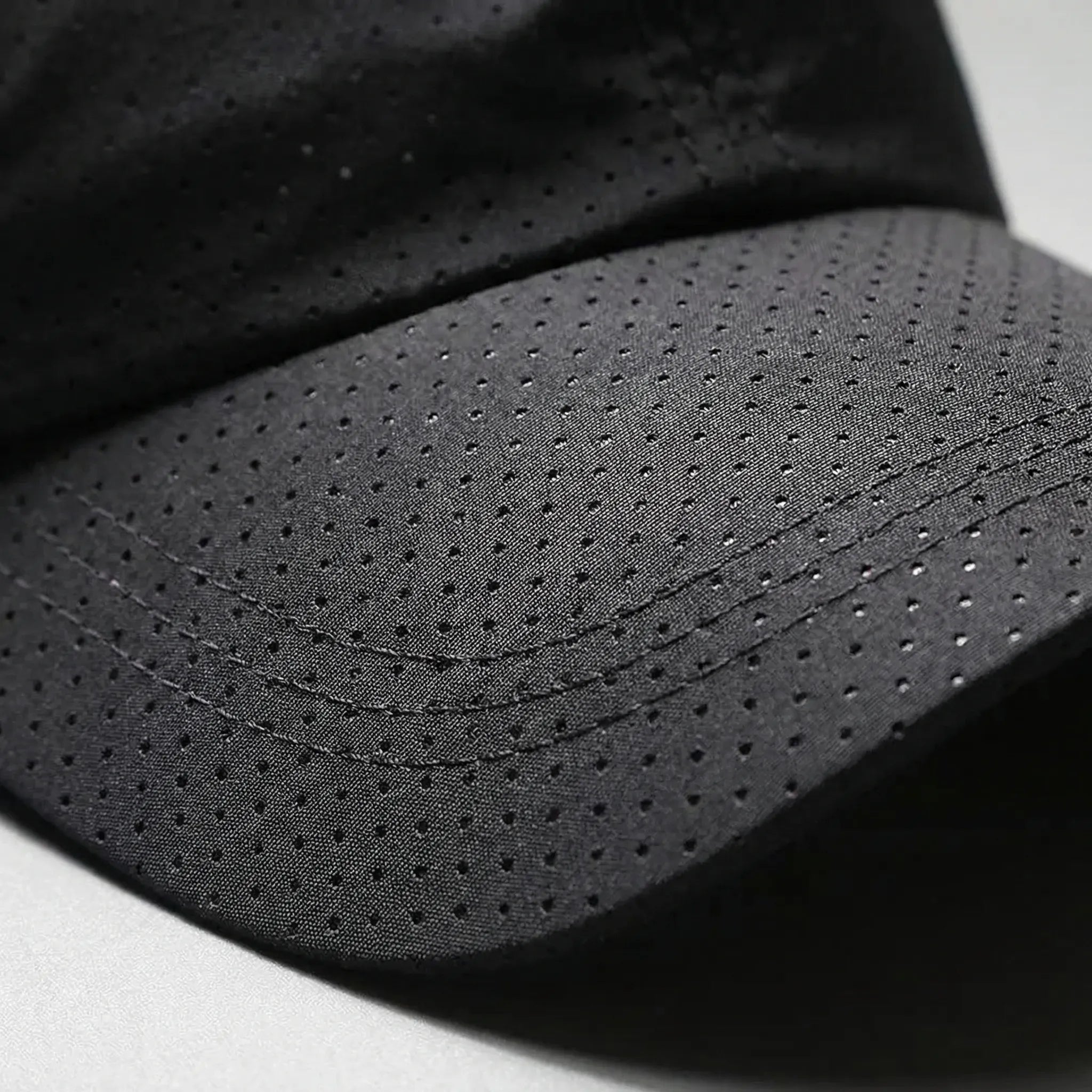 Leichte perforierte Baseballkappe mit schnelltrocknender Funktion und verstellbarem Sitz