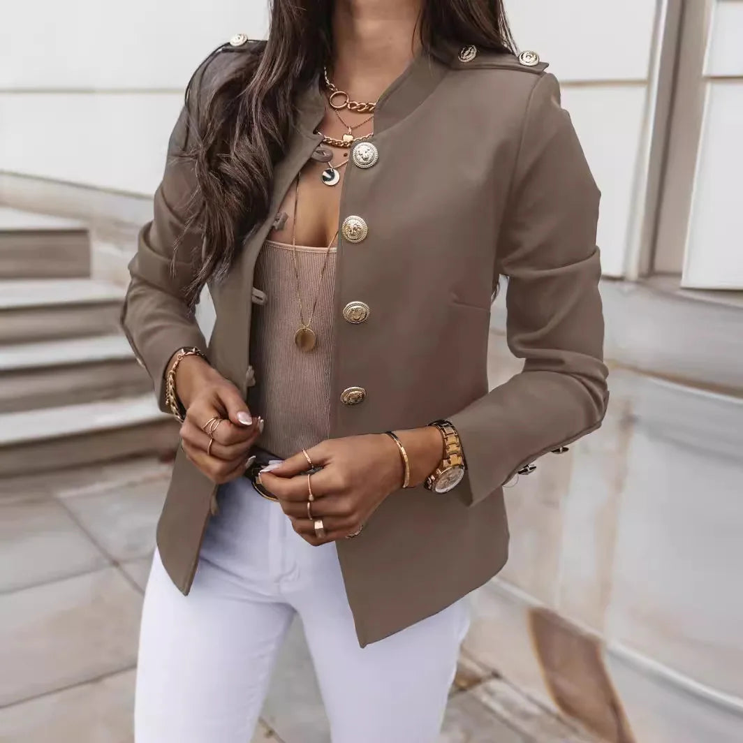 Jacke mit strukturiertem Kragen, Knopfverschluss vorne und Schulterdetails