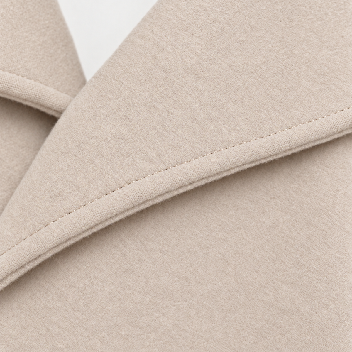 Taillierter Trenchcoat mit Gürtel