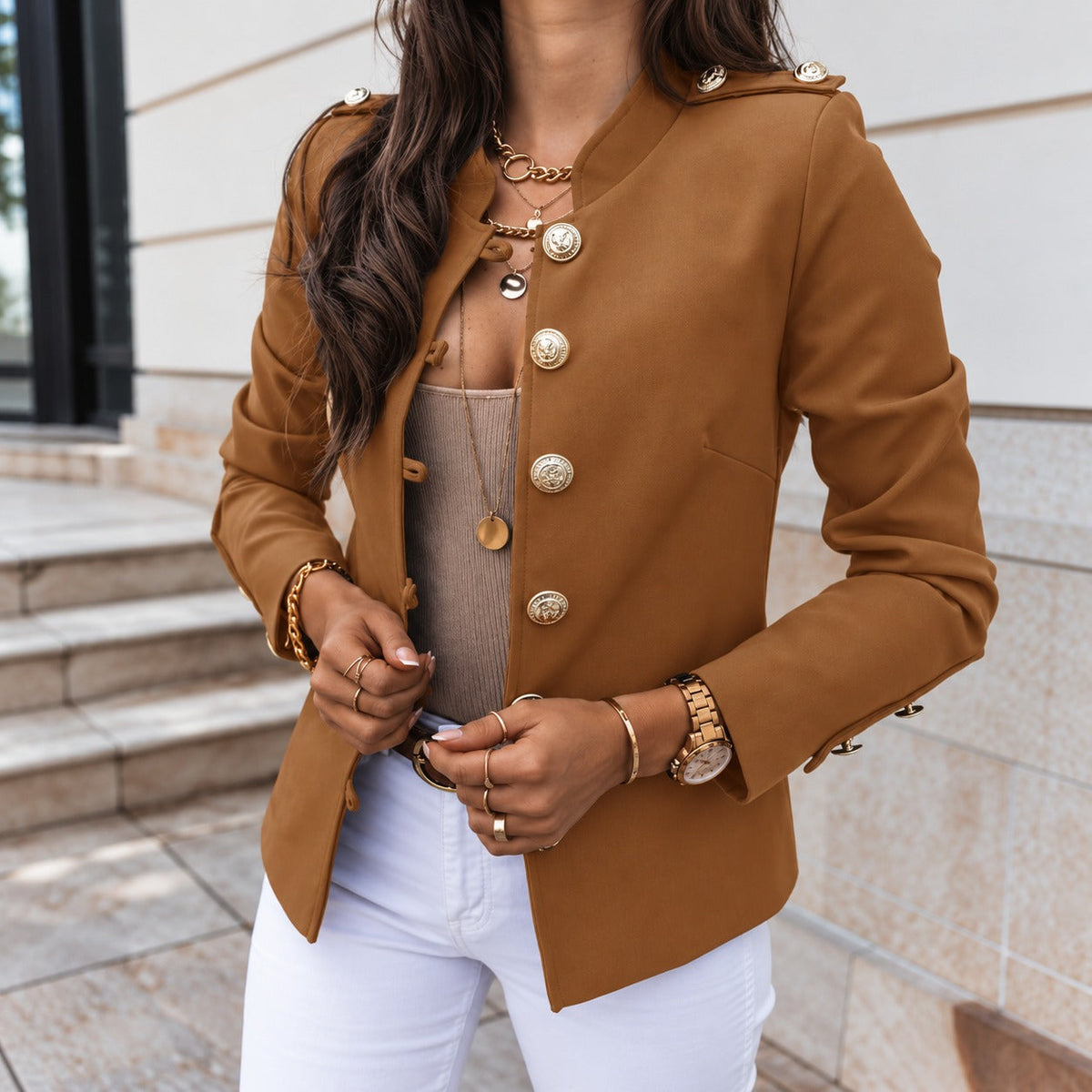 Jacke mit strukturiertem Kragen, Knopfverschluss vorne und Schulterdetails