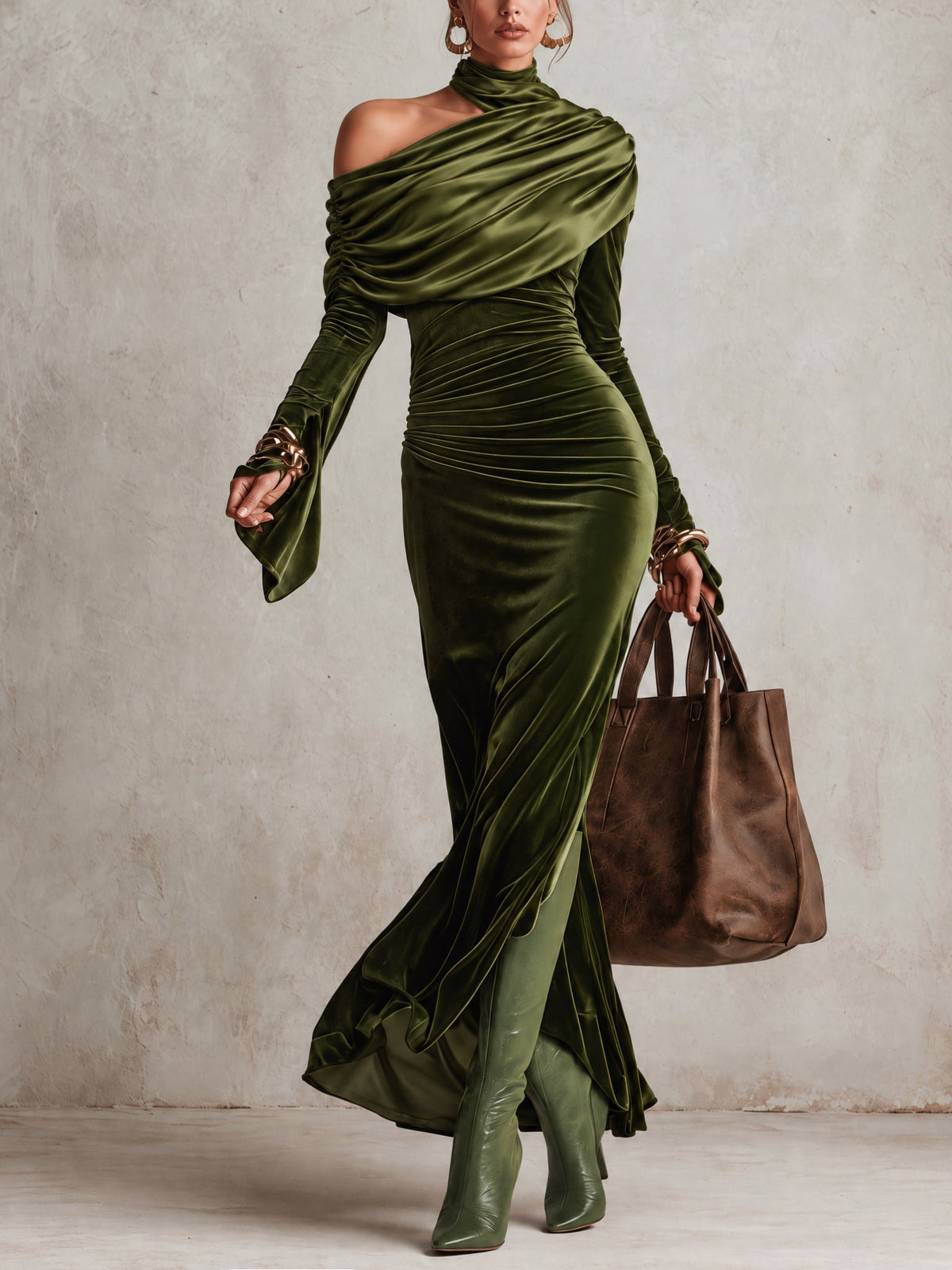 Olivgrünes Samt Asymmetrisches Off-Shoulder Rollkragen Gerafftes Maxikleid