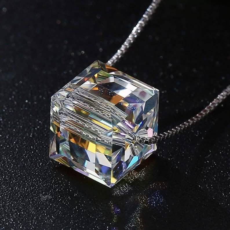 Aurora Borealis Kristallwürfel-Halskette mit Swarovski Kristall