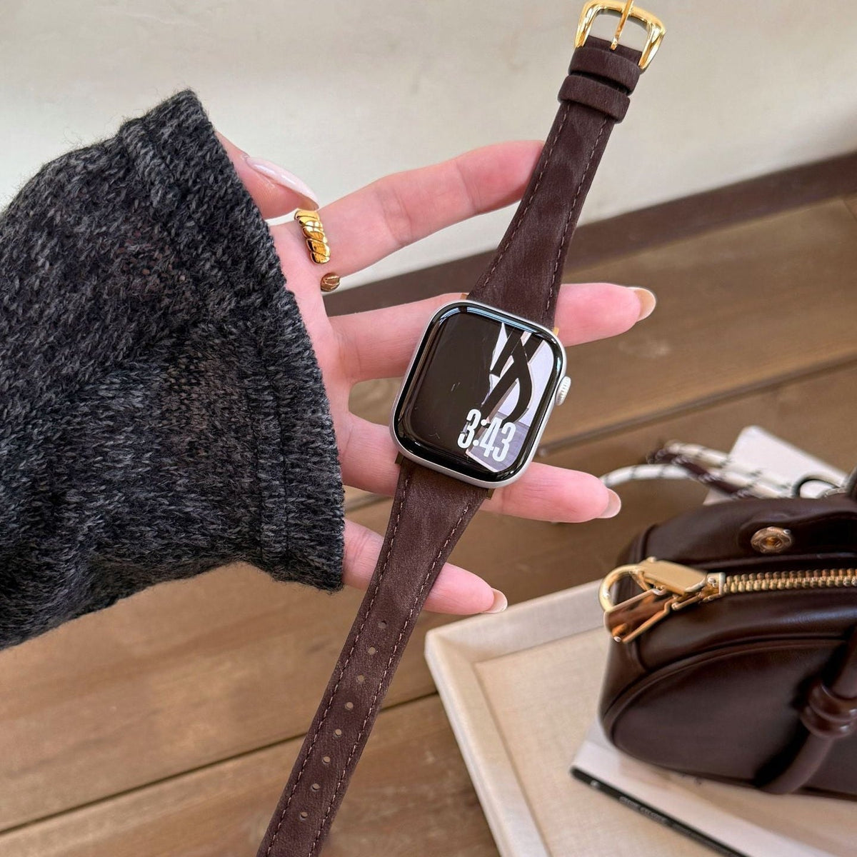 Armband aus Spaltleder für Apple Watch, glatte Oberfläche, Dornschließe, Modell Mathilda