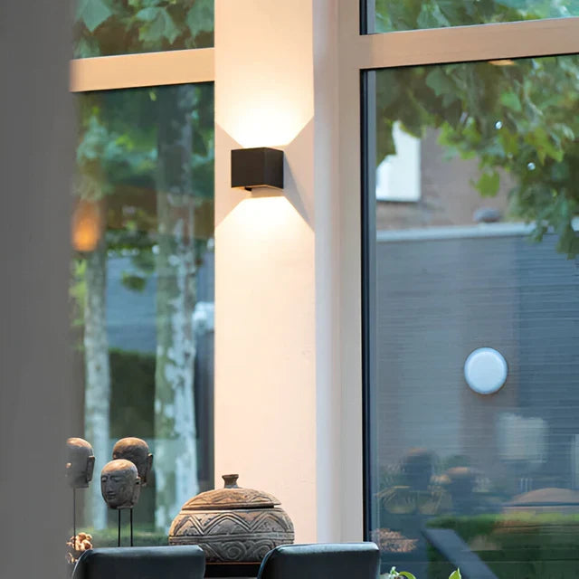 Kabellose Wandleuchte für innen und außen | LED Wandlampe mit Akku und Sensor