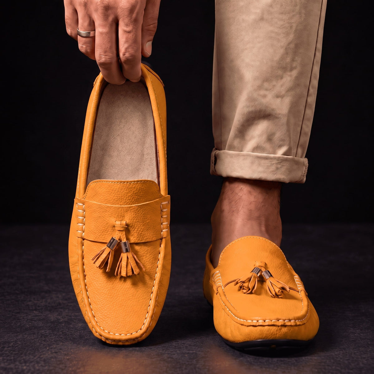 Ockerfarbene Quasten-Loafer