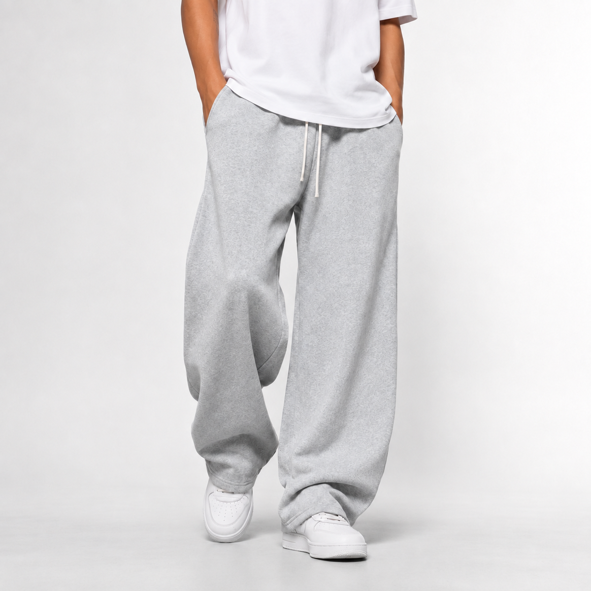 Locker sitzende und lange Jogginghose