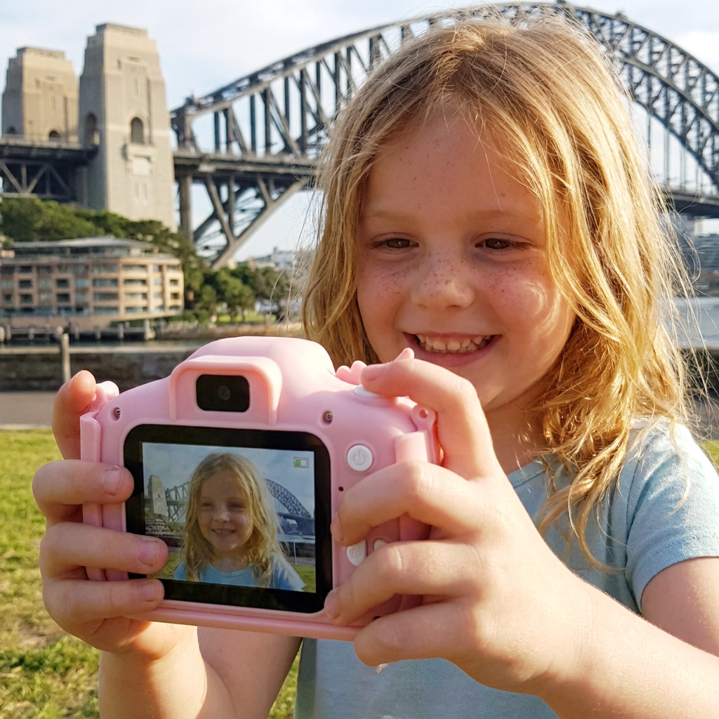 Wiederaufladbare Digitalkamera für Kinder mit Selfie-Modus, HD-Video & Silikonhülle