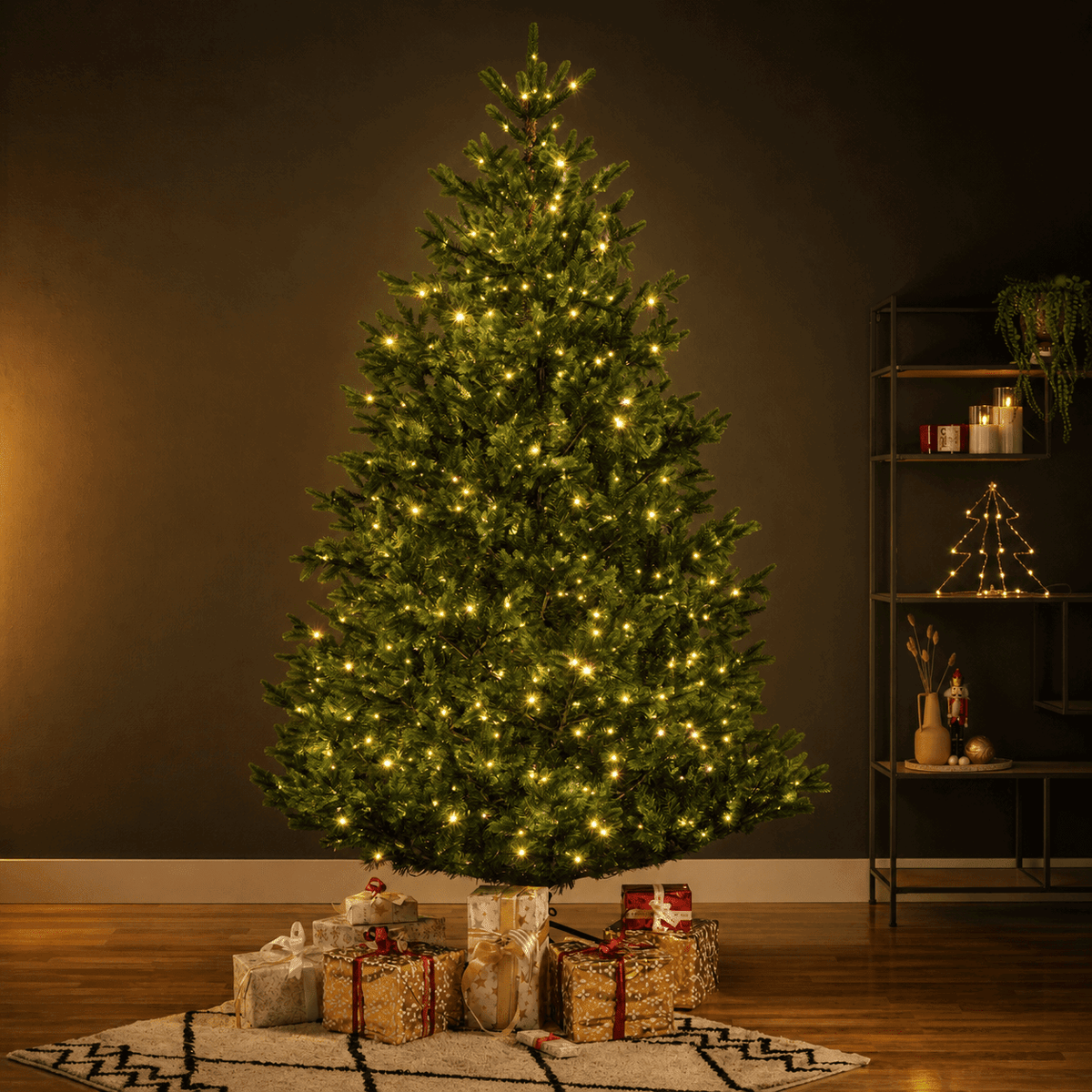 Premium Weihnachtsbaum mit LED – Grün oder verschneit