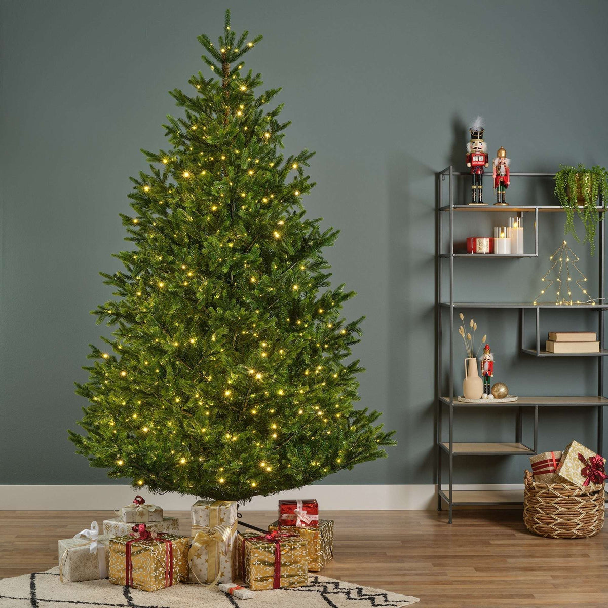Premium Weihnachtsbaum mit LED – Grün oder verschneit