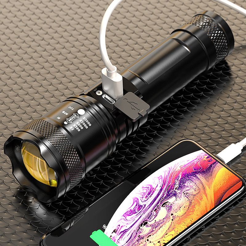 Kraftvolle Taschenlampe mit Zoom-Funktion