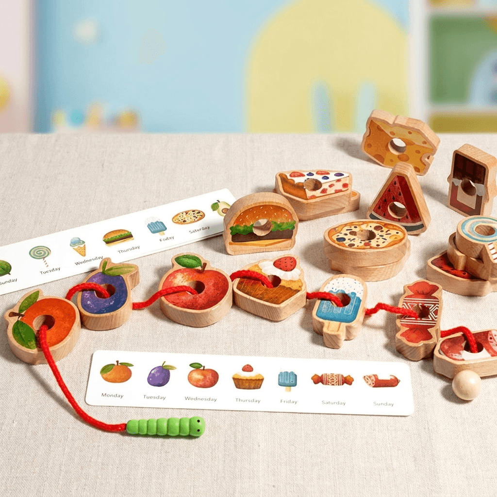 Fädelspiel aus Holz für Feinmotorik von Kindern