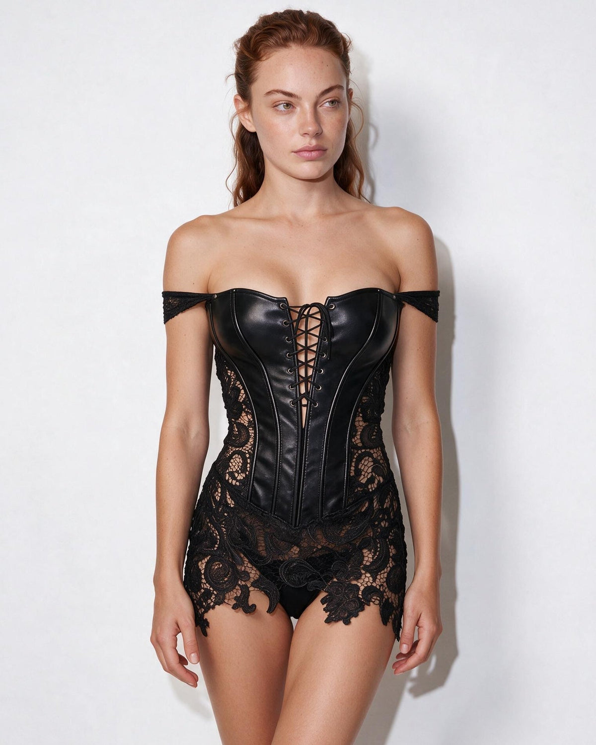 Spitzen-Korsettkleid aus Kunstleder