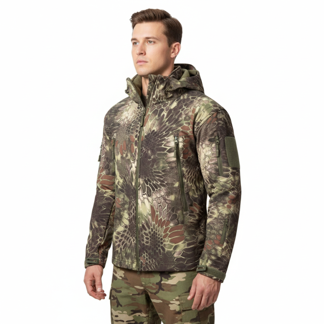 Wasserdichte Herren Softshell-Jacke in Camouflage – Winddichte Jagd-Fleecejacke mit Kapuze