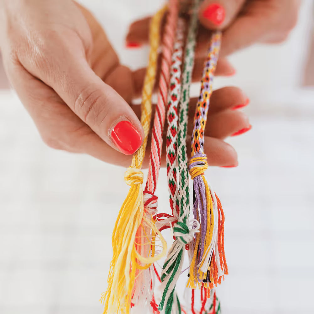 Armband-Set – Erstellen Sie Ihre eigenen geflochtenen Freundschaftsarmbänder
