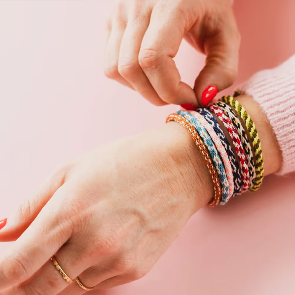 Armband-Set – Erstellen Sie Ihre eigenen geflochtenen Freundschaftsarmbänder