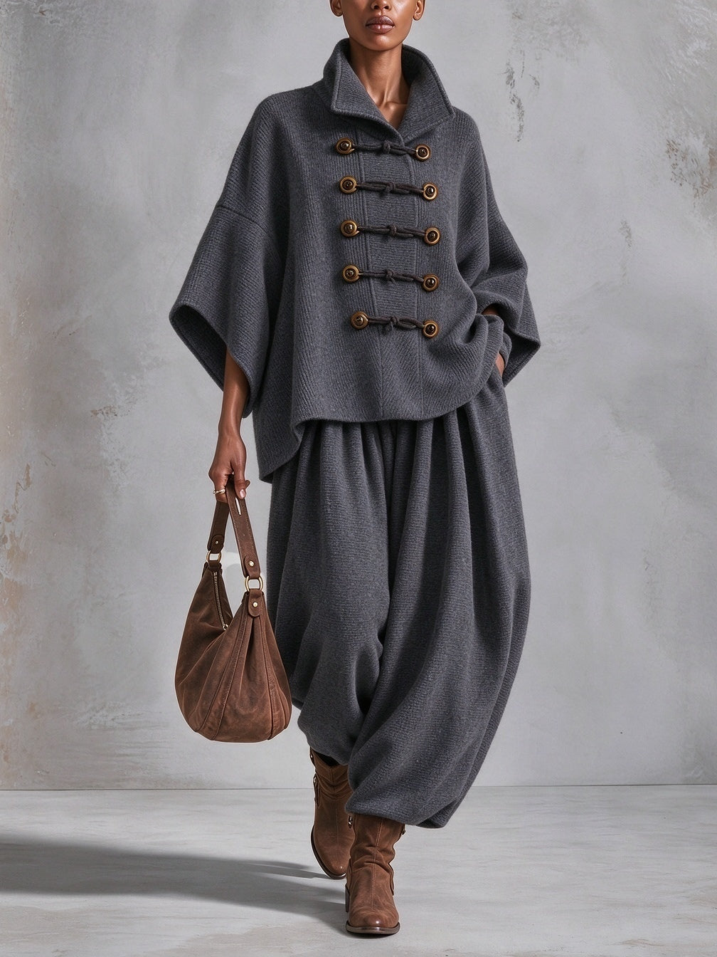 Oversized Oberteil mit Lagen-Kragen und Knebelverschluss und weite Hose Set