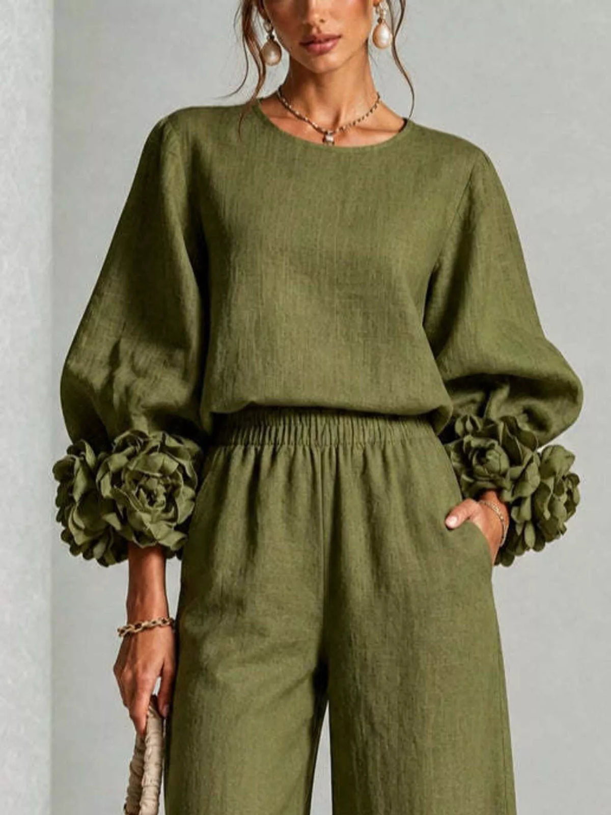 Oberteil mit Blumenmanschetten und weite Hose Set in großen Größen
