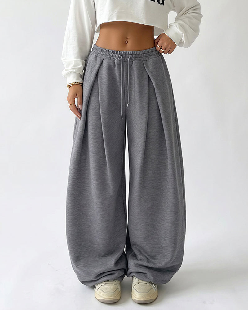 Plissierte weite Sweathose im Streetwear-Stil