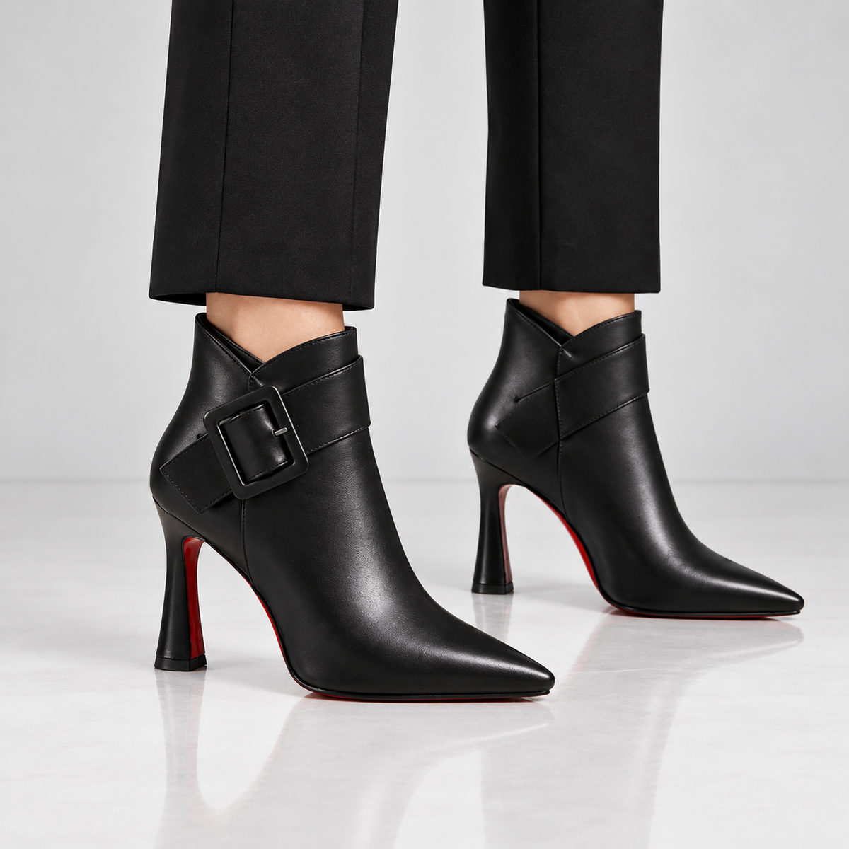 Leder-Stiefeletten mit Schnalle
