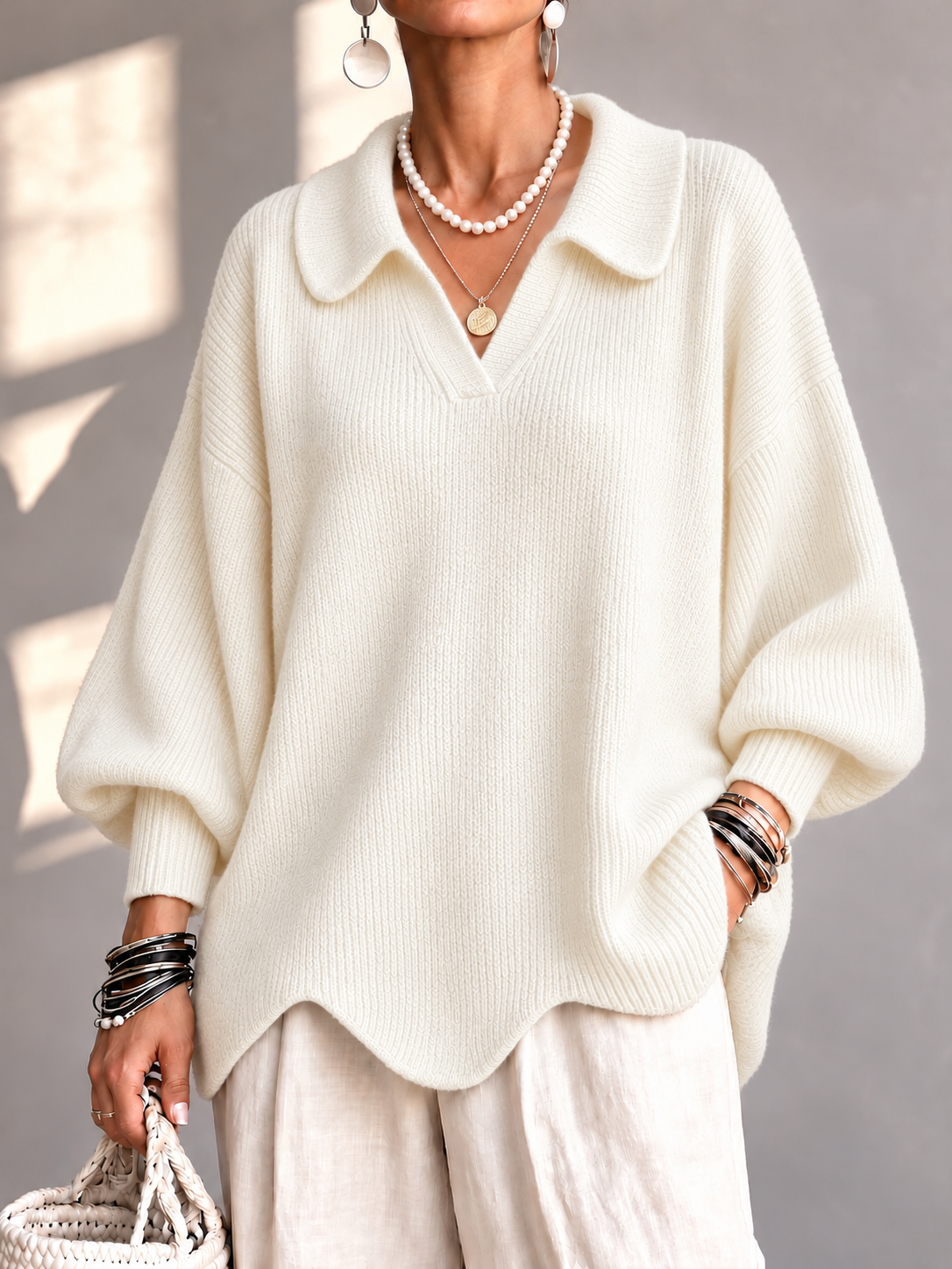 Eleganter Strickpullover mit Kragen und Wellensaum