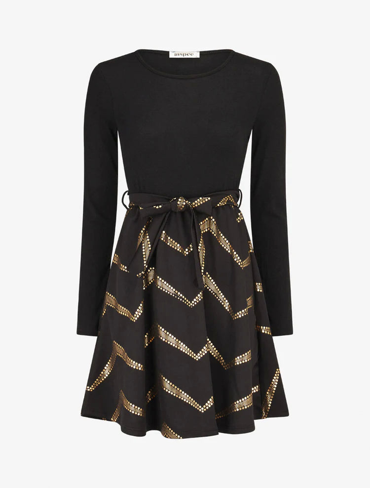 Bimaterielles Skaterkleid mit Gürtel