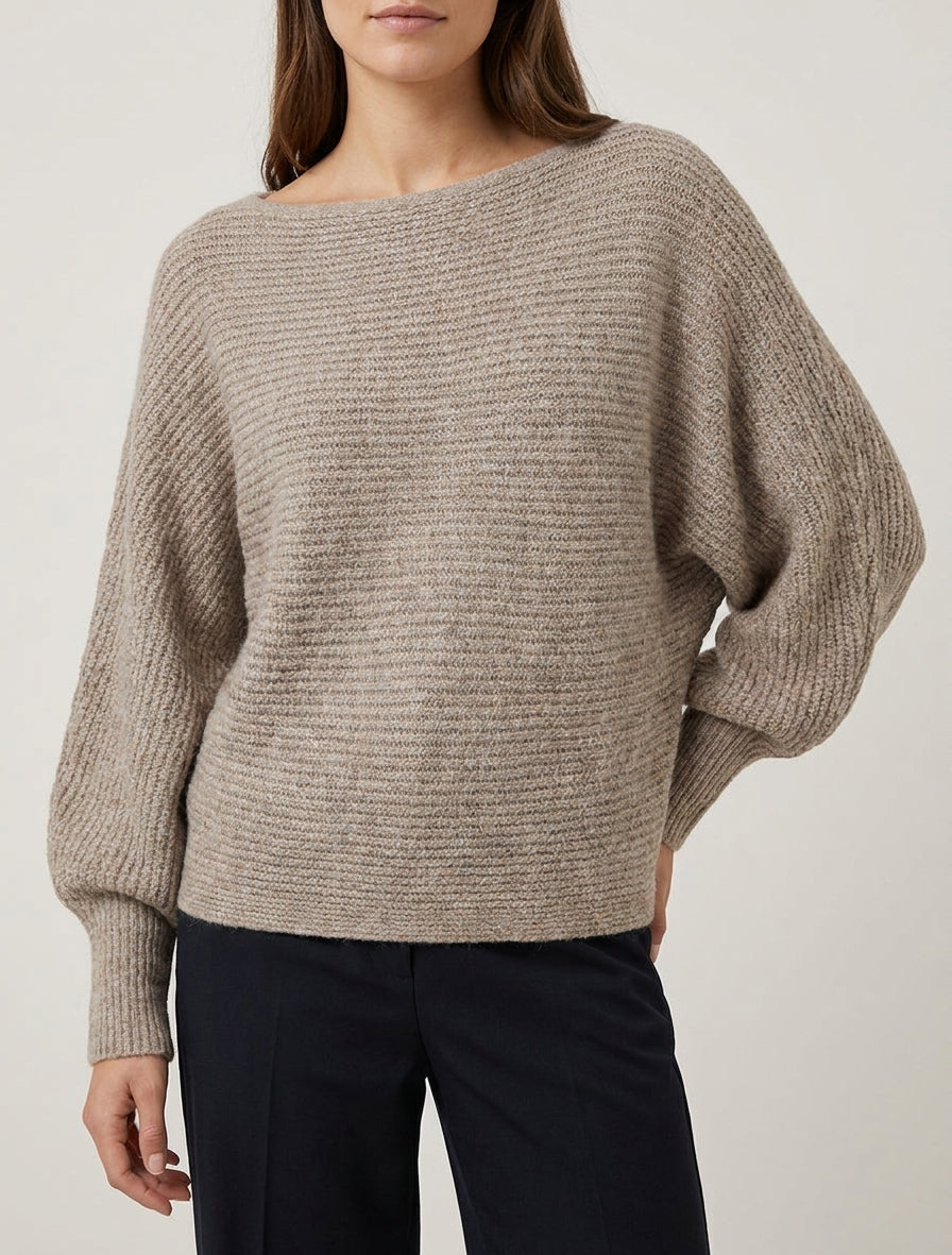 Weiter Pullover mit geripptem Bootausschnitt