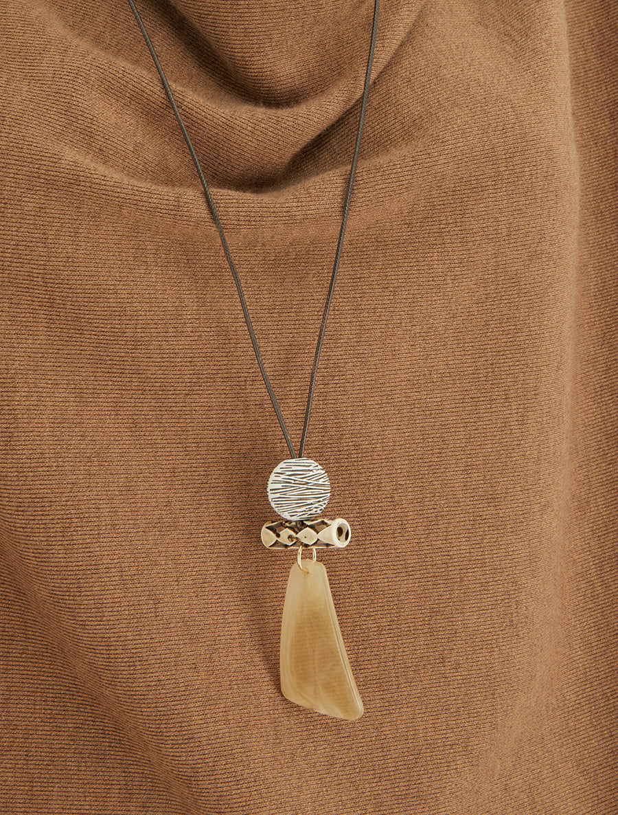 Feiner Pullover mit Wasserfall-Kragen und Fledermausärmeln