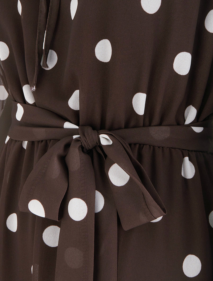 Fließendes Kleid mit Punkten zum Binden