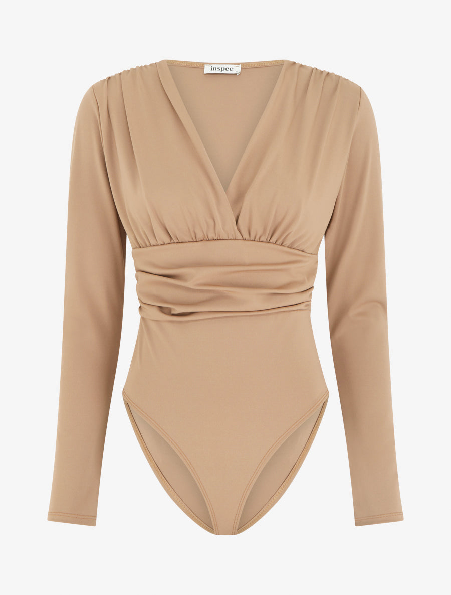 Body mit Wickelausschnitt und plissierter Taille - Helles Kamel