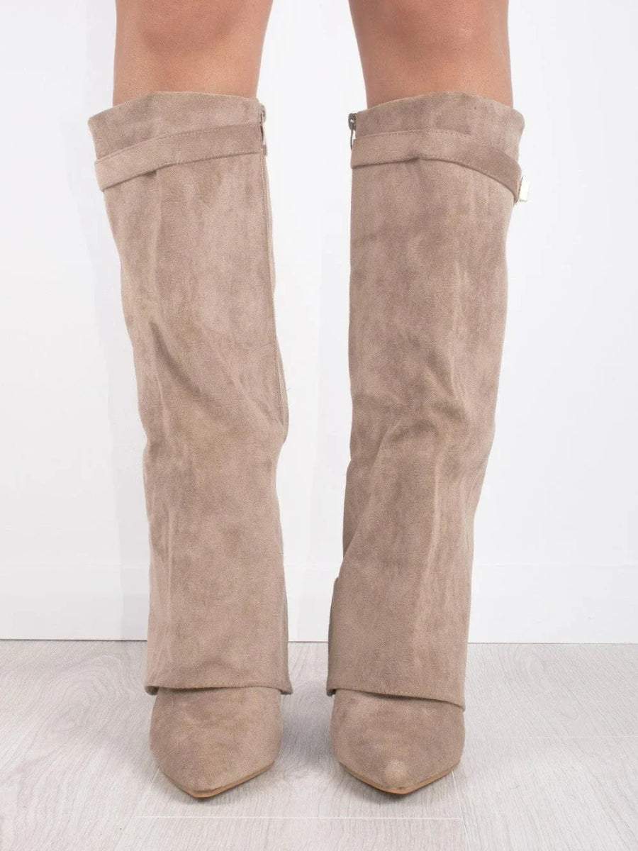 Kniehohe Stiefel – Damenstiefel aus Wildlederimitat mit spitzer Zehenpartie und Absatz