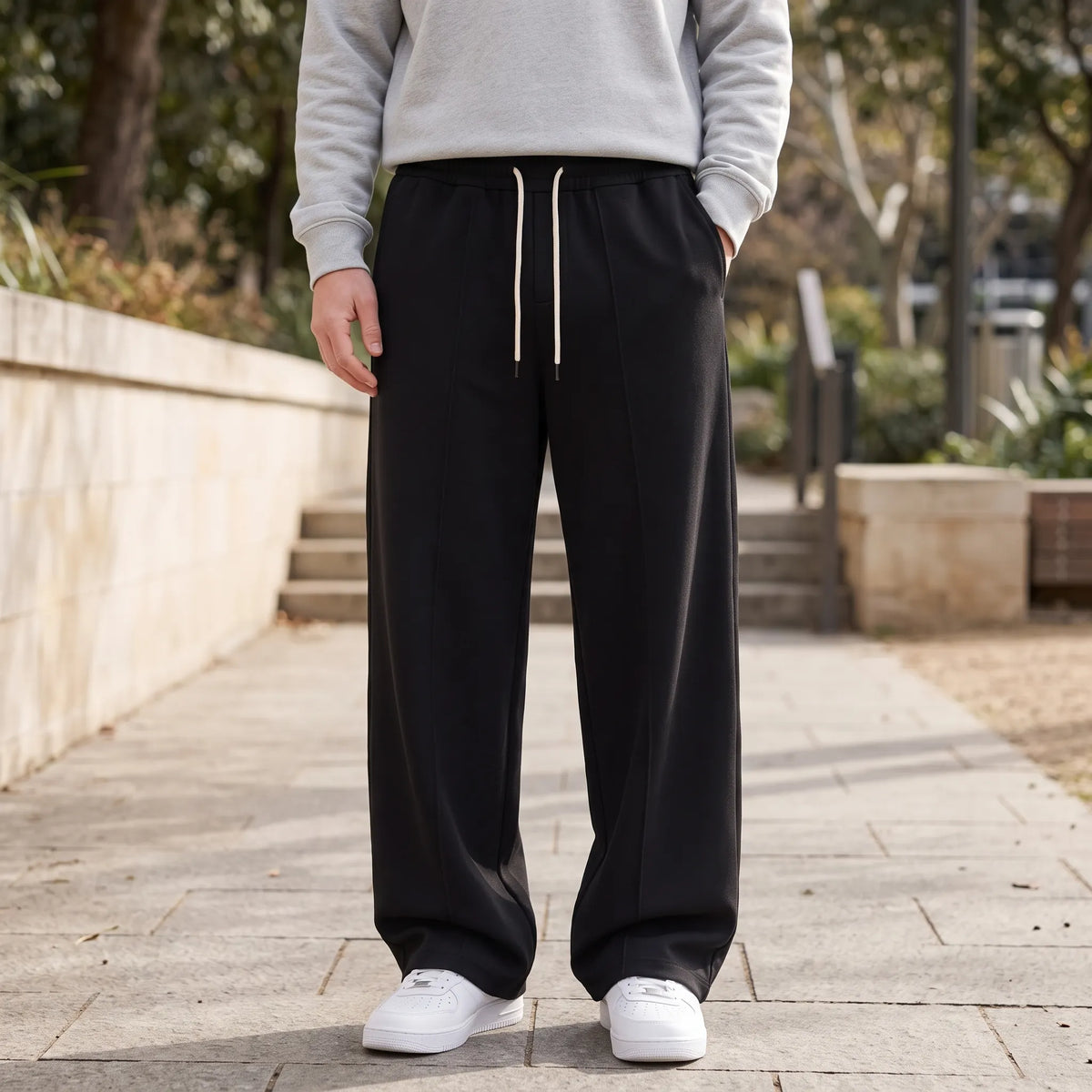 Lockere Jogginghose Mit Tiefen Seitentaschen