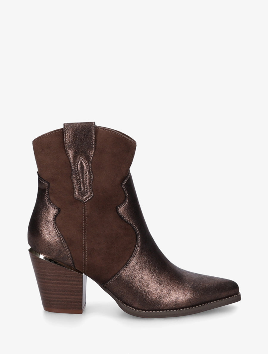 Stiefeletten im Western-Stil mit perlmuttfarbenen Einsätzen