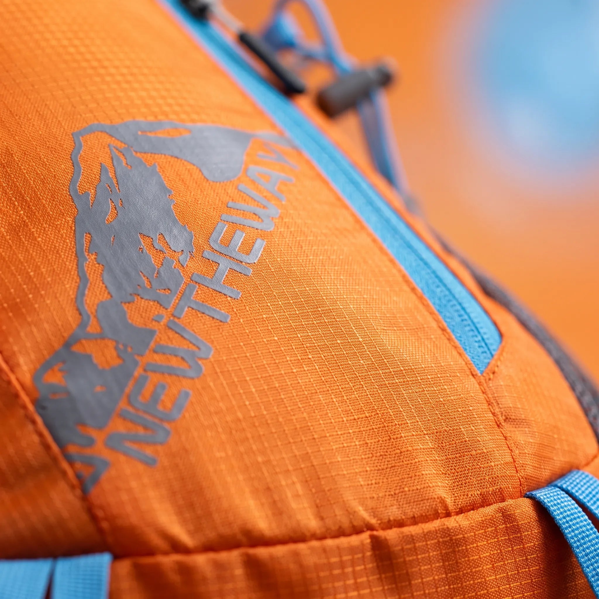 Packbarer Tagesrucksack mit wasserabweisender Beschichtung und Mesh-Schultergurten