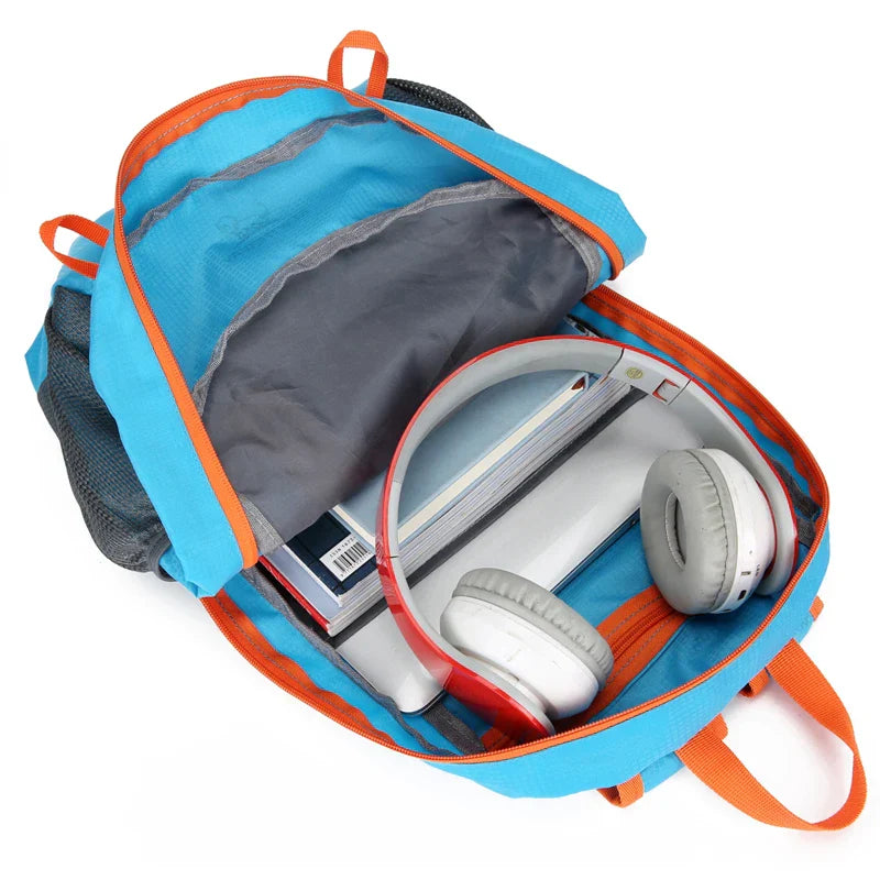Packbarer Tagesrucksack mit wasserabweisender Beschichtung und Mesh-Schultergurten