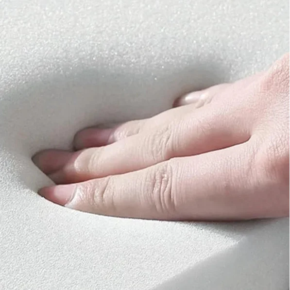 Ergonomisches Seitenschläfer-Kissen konturiert zur Hüftentlastung