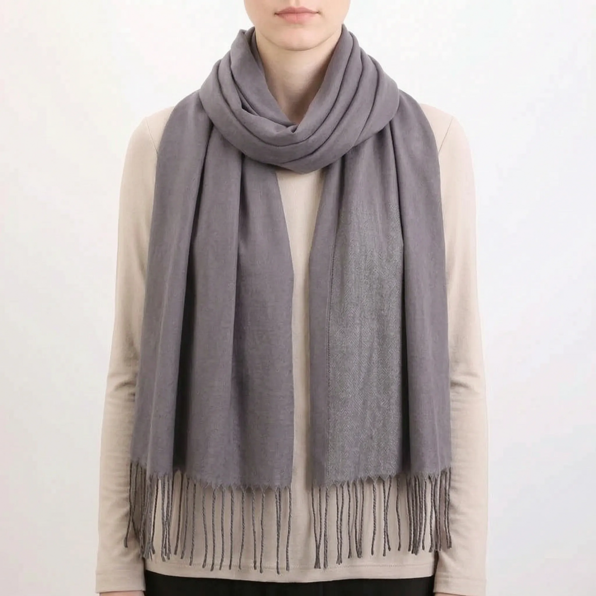 Nordspur | AuraWrap Eleganter Damenschal Mit Quasten