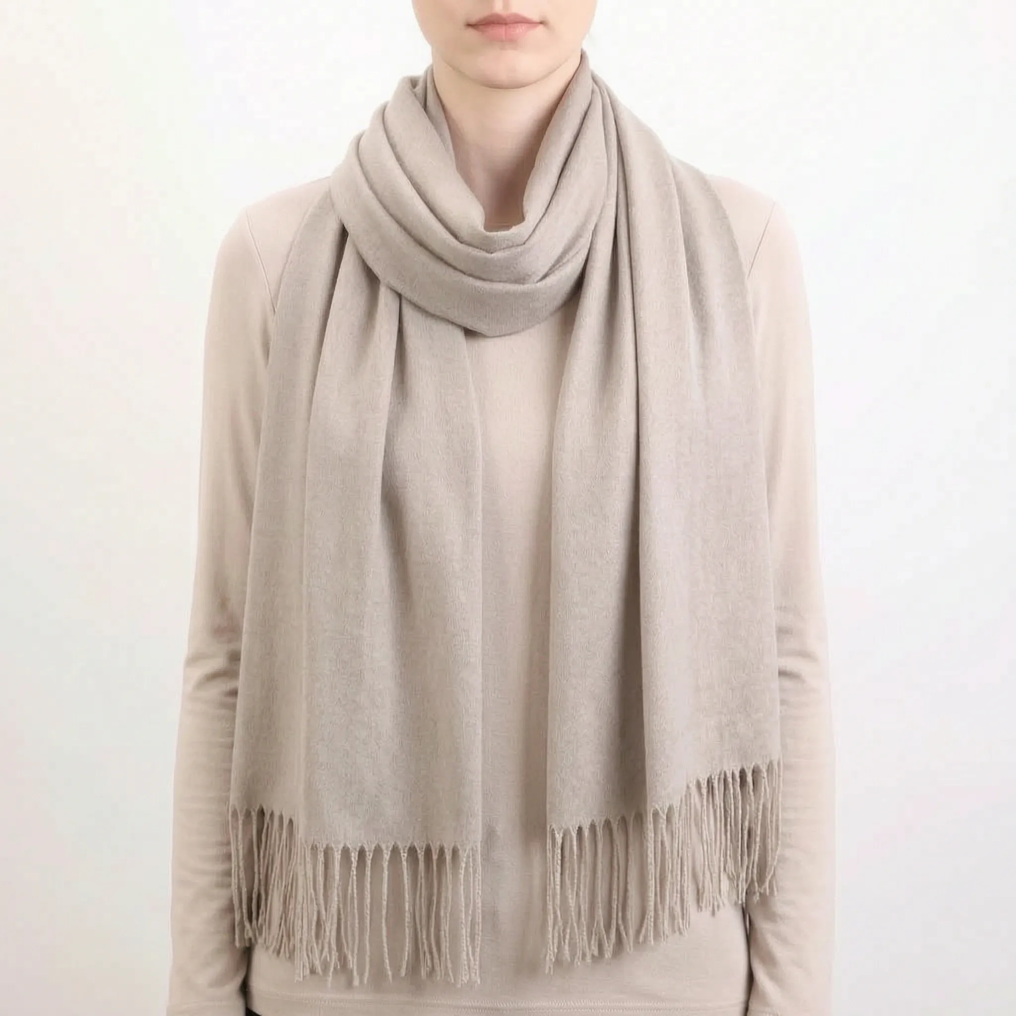 Nordspur | AuraWrap Eleganter Damenschal Mit Quasten