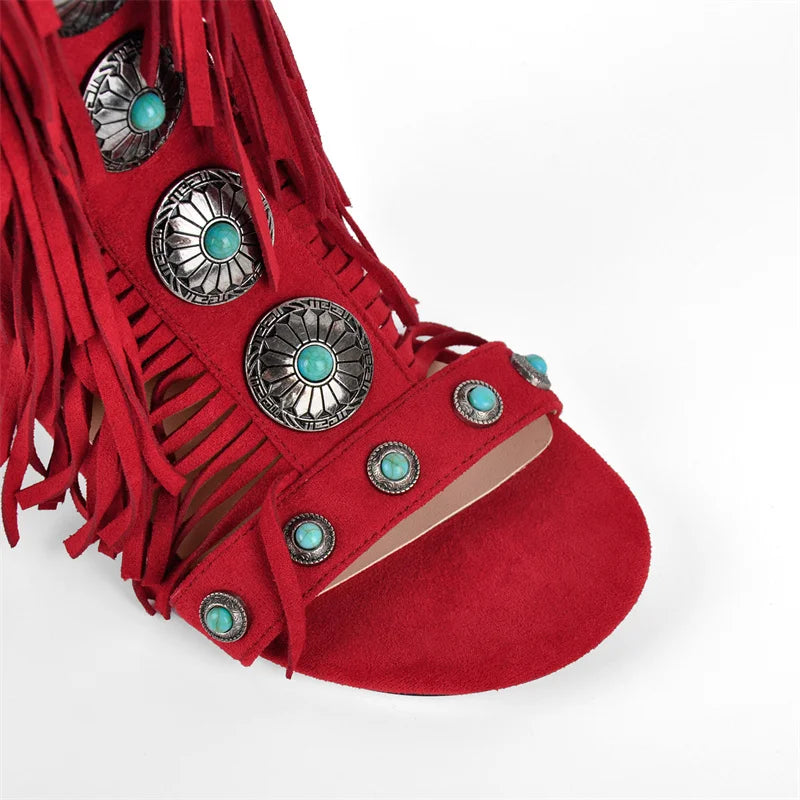 Knöchelhohe Fransen-Sandalen mit Schnürung und metallischen Details