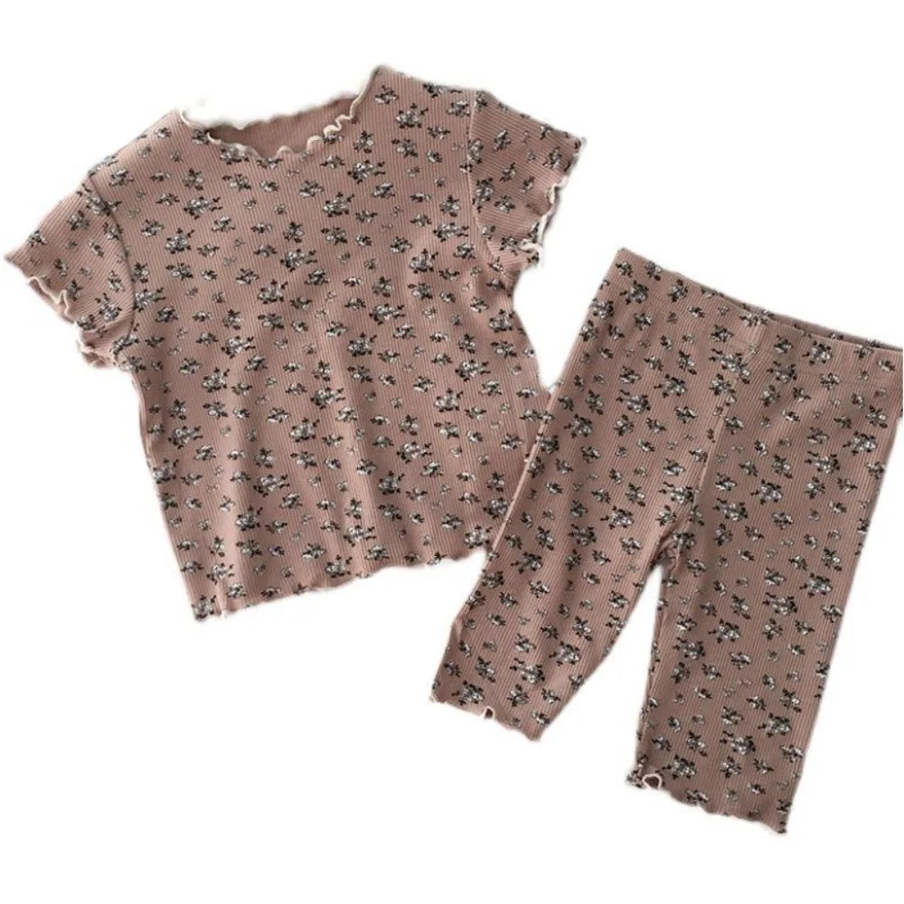 Kinder Set geblümtes Ripp-Oberteil und Hose mit Wellensaum