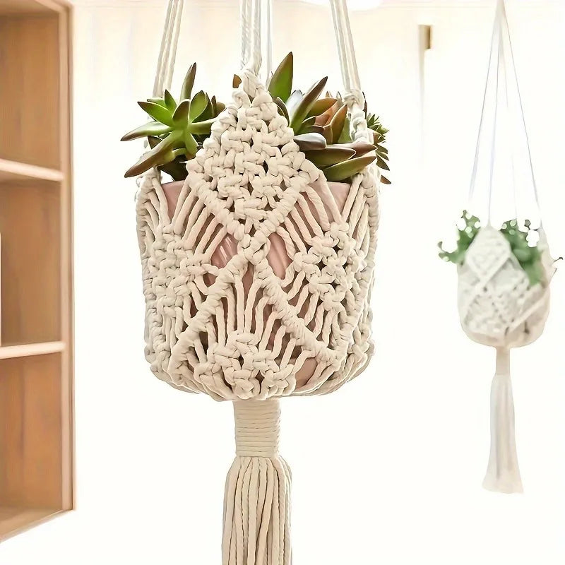 Boho Makramee Pflanzenhänger mit geometrischem Knotenmuster und Quaste