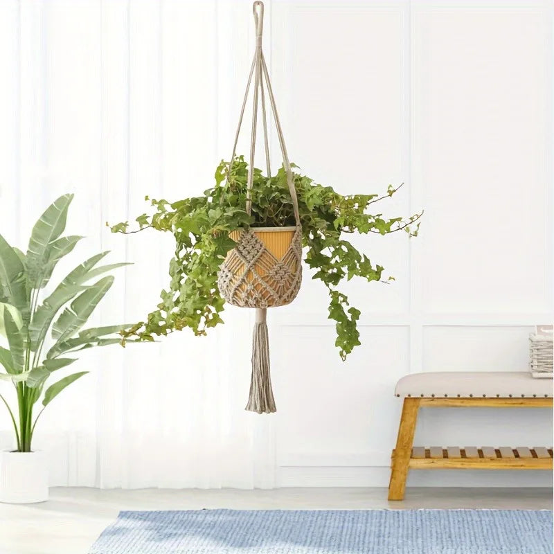 Boho Makramee Pflanzenhänger mit geometrischem Knotenmuster und Quaste