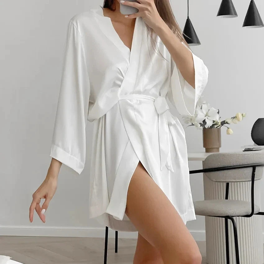 Kimono-Hochzeitsbademantel mit Dreiviertelbaumaterial und Taillenbund
