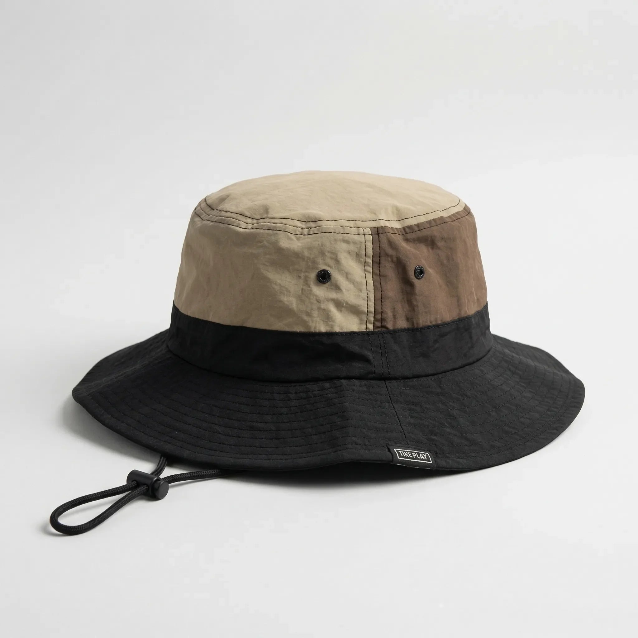 Sonnenhut mit breiter Krempe und UV-Schutz für Outdoor-Aktivitäten