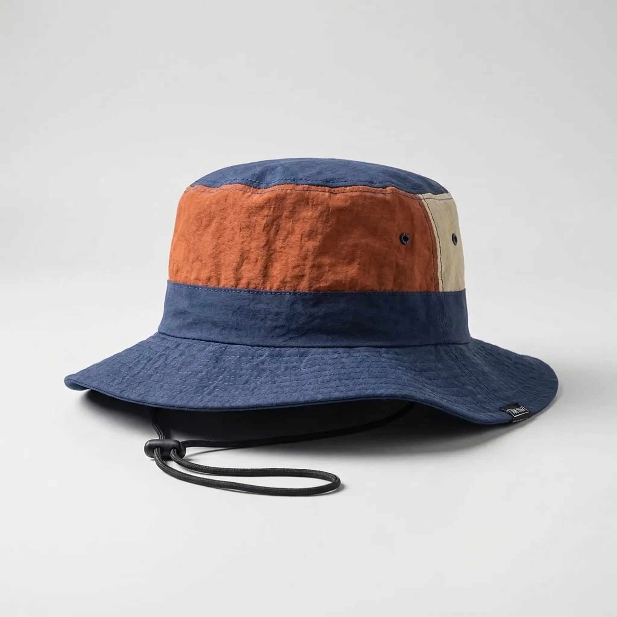 Sonnenhut mit breiter Krempe und UV-Schutz für Outdoor-Aktivitäten