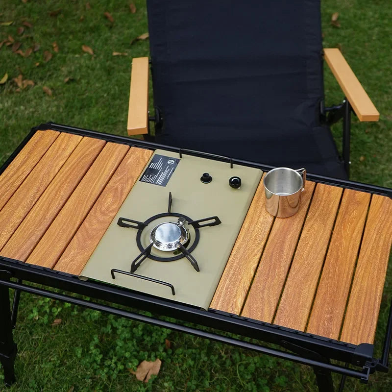 Klappbarer Camping-Tisch mit verstellbaren Beinen und Brennerpanel