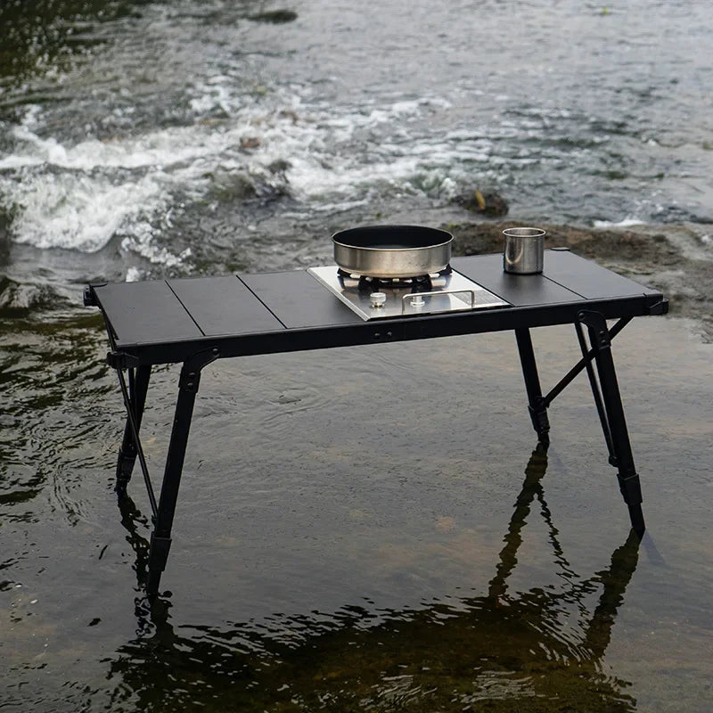 Klappbarer Camping-Tisch mit verstellbaren Beinen und Brennerpanel