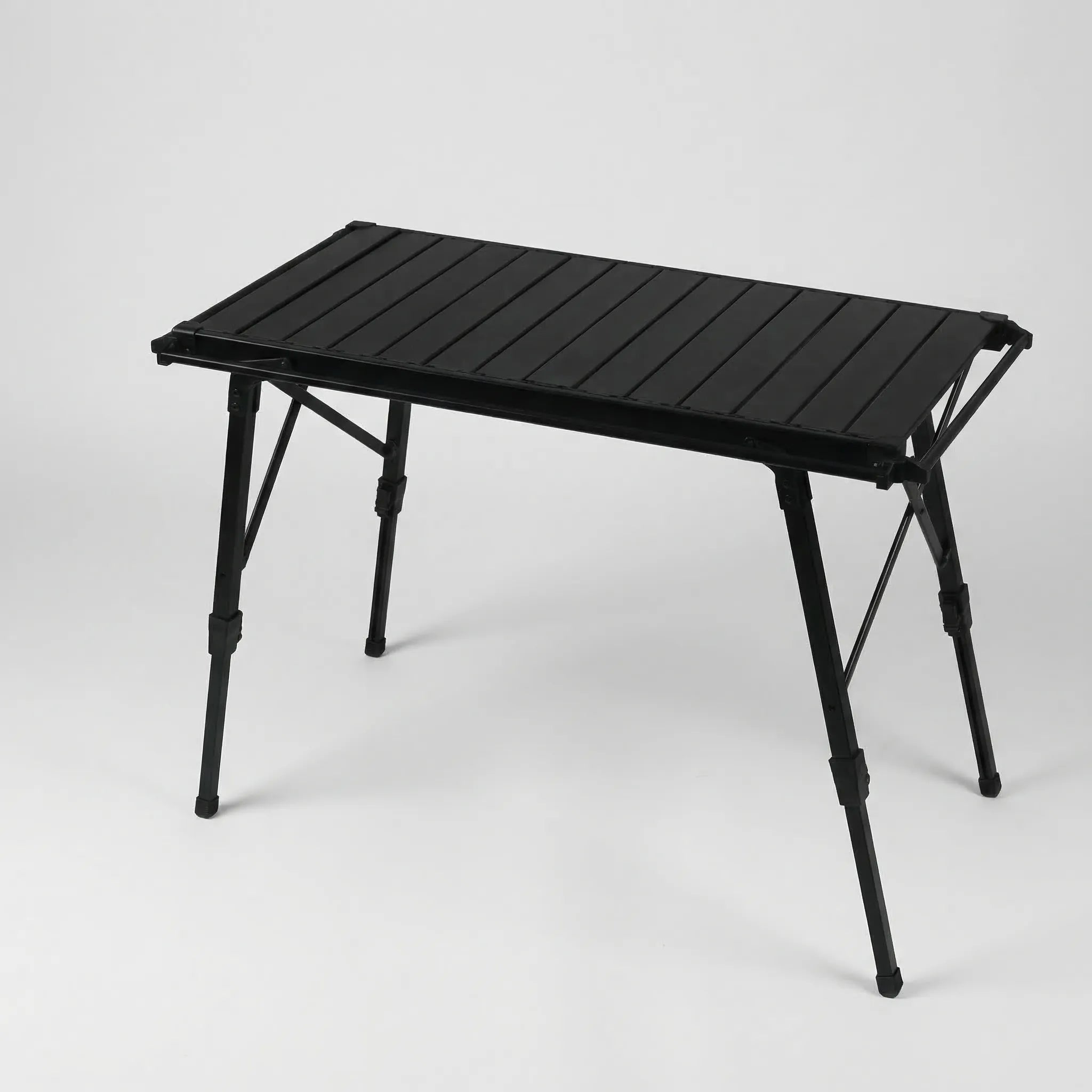 Klappbarer Camping-Tisch mit verstellbaren Beinen und Brennerpanel