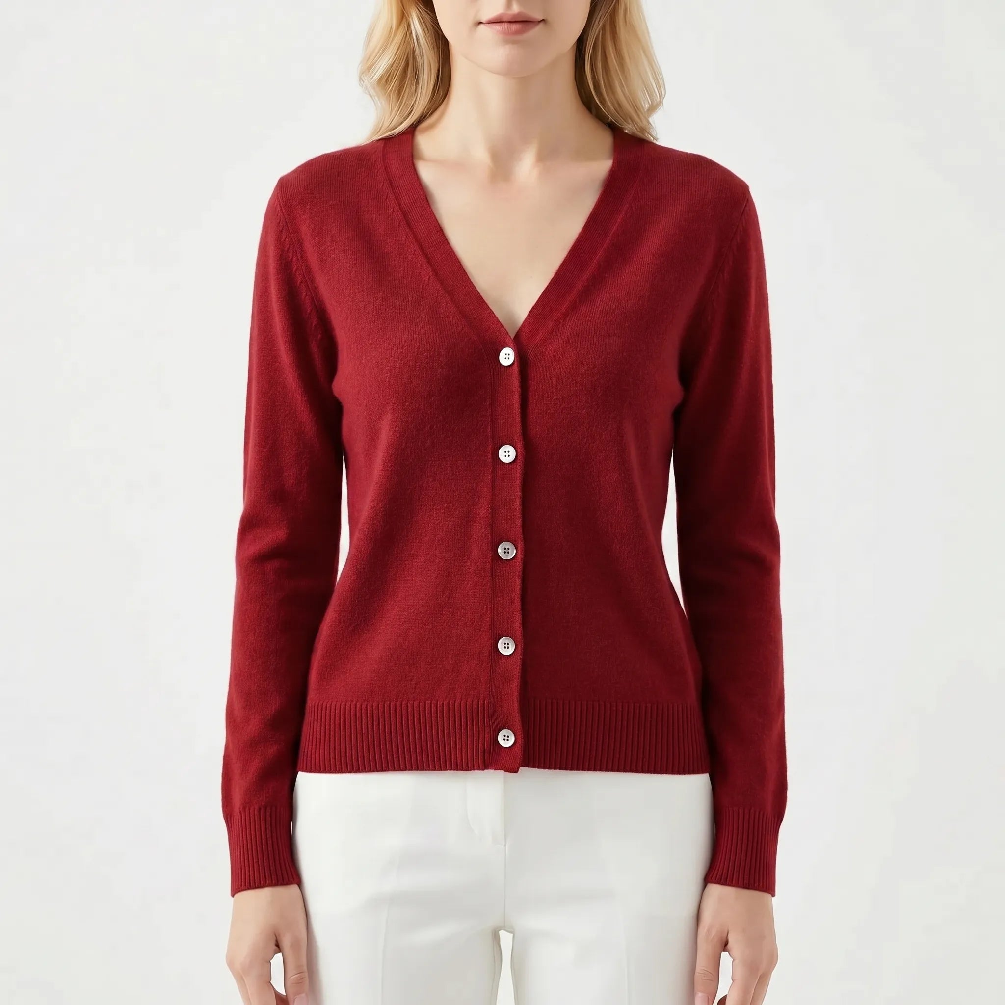Feingestrickte Damenstrickjacke mit V-Ausschnitt und Knöpfen