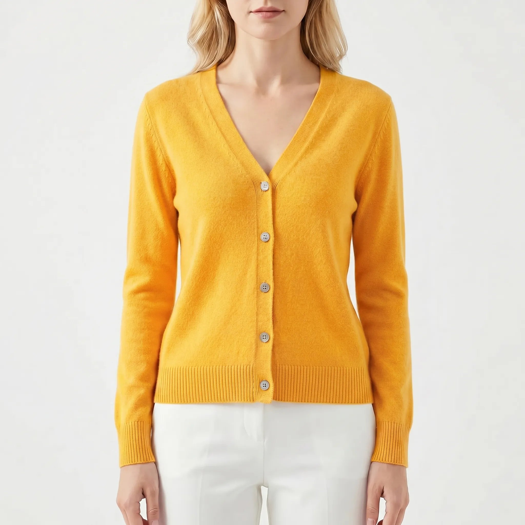 Feingestrickte Damenstrickjacke mit V-Ausschnitt und Knöpfen