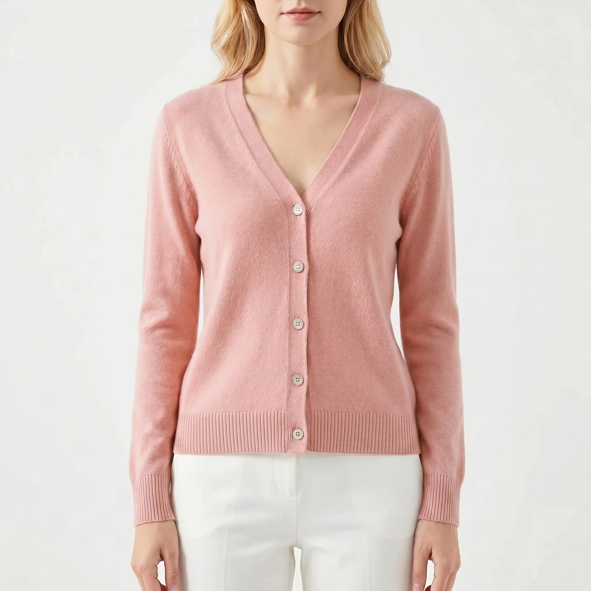 Feingestrickte Damenstrickjacke mit V-Ausschnitt und Knöpfen